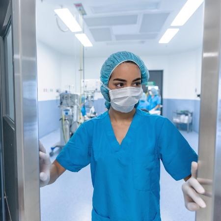 Estudo com médicas não-cirurgiãs aponta alguns motivos que fazem muitas delas escolherem outras especialidades - Istock