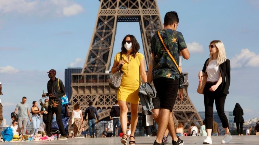 A comprovação de testagem negativa será necessária para entrar no país e visitar os pontos turísticos franceses graças à variante ômicron - NurPhoto via Getty Images