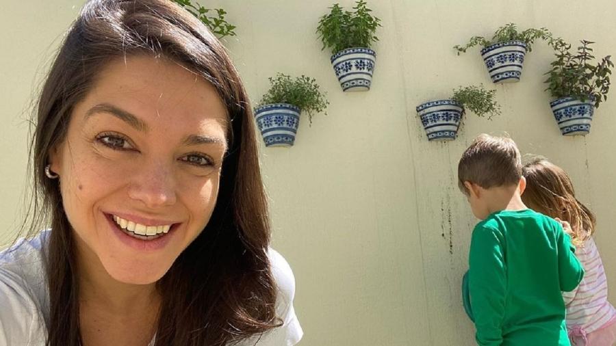 Thais Fersoza compartilhou foto ao lado de filhos em horta no quintal - Reprodução/Instagram
