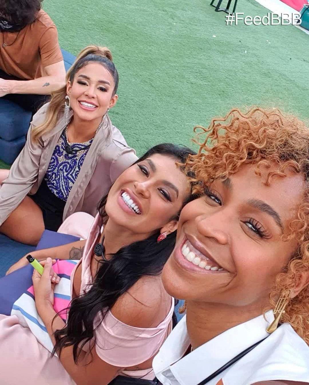 Kerline, Pocah e Karol Conká fazem selfie no "BBB Dia 101" - Reprodução/Instagram