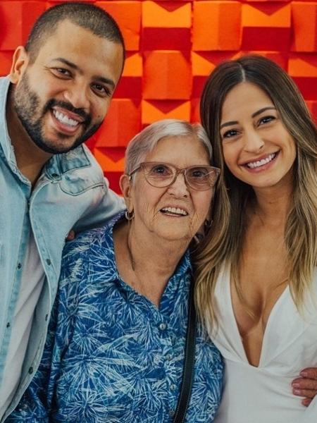 Projota, a avó e a esposa Tamy Contro - Reprodução/Instagram