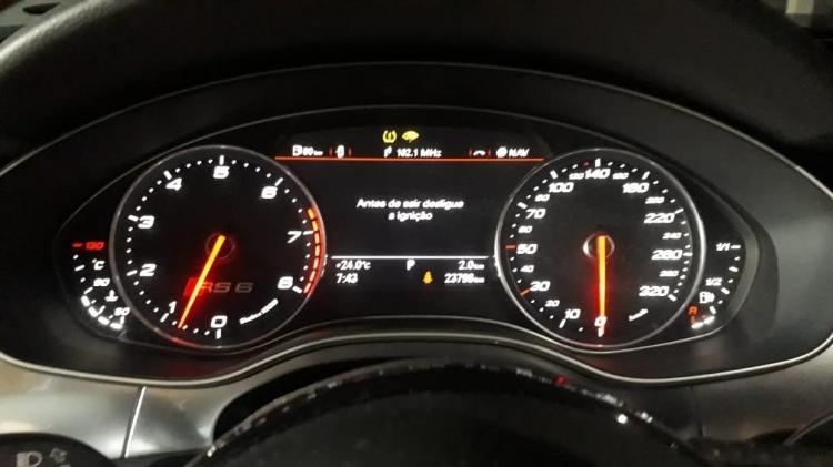 RS6 Avant é equipada com motor V8 e acelera como superesportivo sem abrir mão do espaço interno - Divulgação - Divulgação