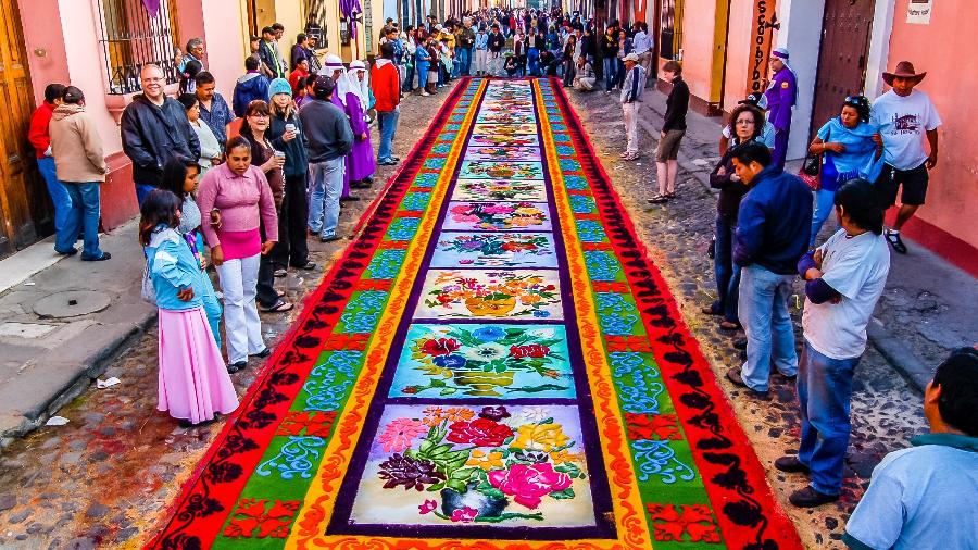 Todas as cores da Semana Santa da Guatemala - Lucy Brown - loca4motion/Getty Images
