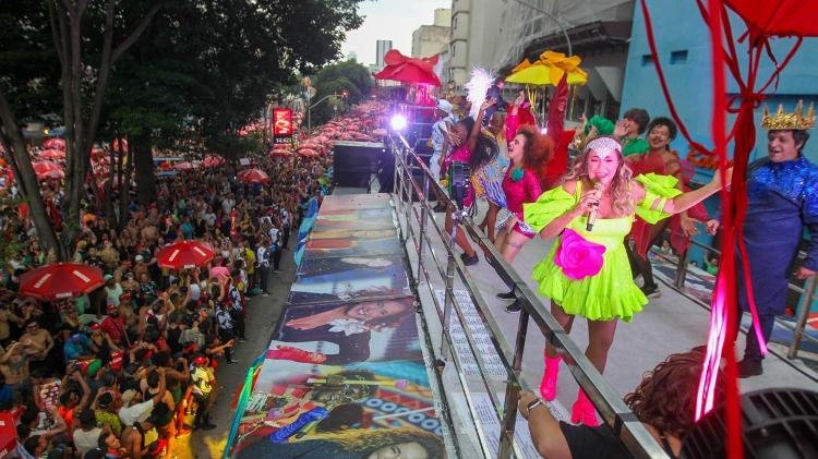 Com tempo nublado, Daniela Mercury canta no Bloco Pipoca da Rainha, em São Paulo