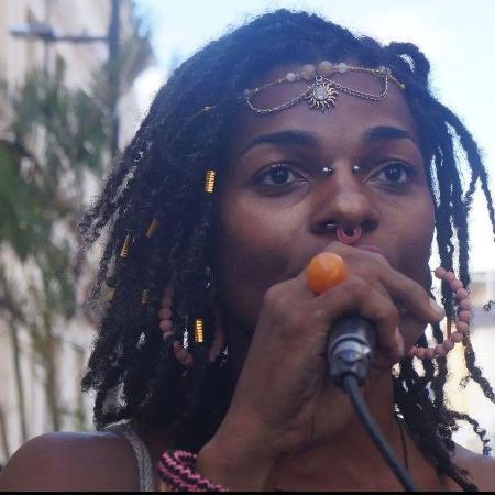 Yara foi a primeira mulher trans a realizar a transição vocal pelo SUS em Salvador (BA)