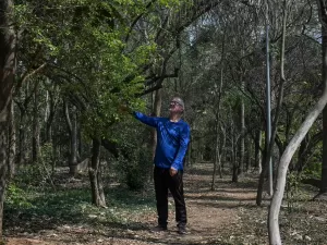 Ele plantou mais de 40 mil árvores e criou parque em lixão de São Paulo