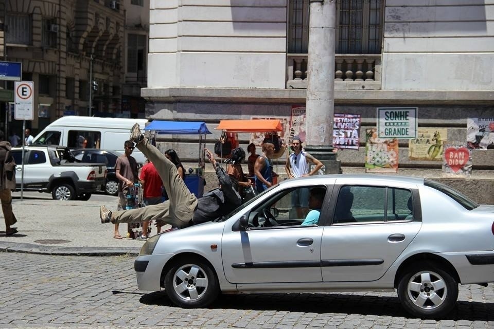 Dirceu substitui Marcelo Adnet para gravação de cena de atropelamento no "Tá no Ar" - Reprodução/Facebook/Dirceu Dublês