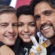 Wagner Barreto, vencedor do "The Voice Kids", com os técnicos Victor e Leo - Pedro Curi/TV Globo