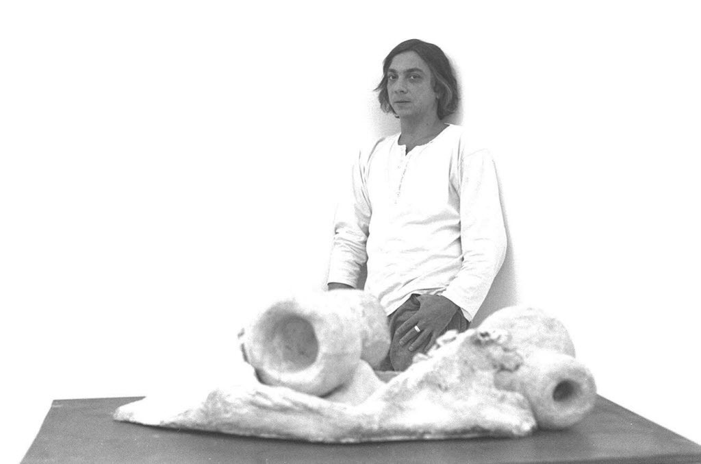 O artista plástico Tunga, em janeiro de 1995 - Folhapress