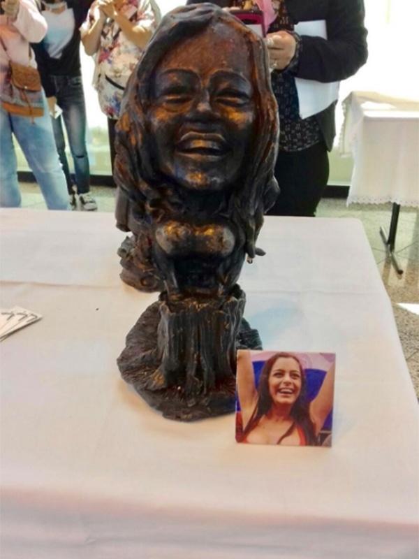 Larissa Riquelme ganha busto em exposição Congresso Nacional do Paraguai - Reprodução/Instagram/laririquelmeoficial