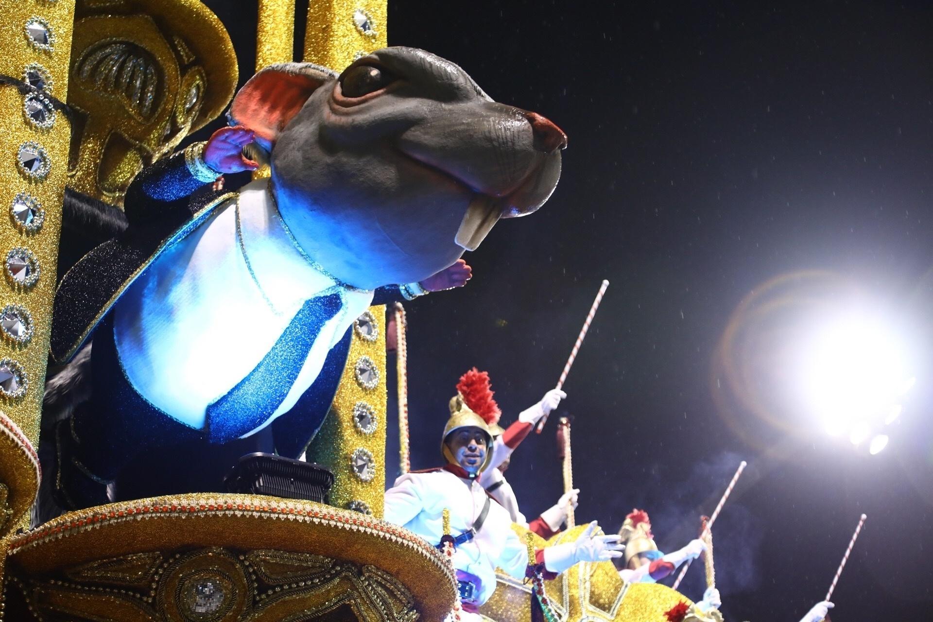 03.mar.2017 - Independente Tricolor no desfile das campeãs do Carnaval 2017, no Anhembi - Simon Plestenjak/UOL