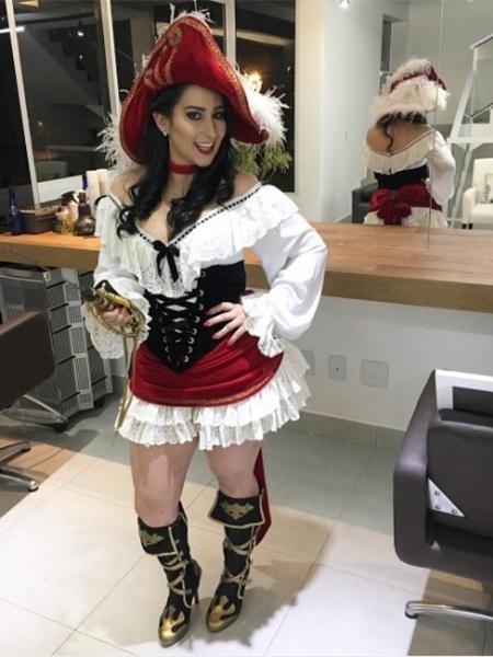 Fabíola Gadelha usa fantasia de pirata  - Reprodução/ Instagram/ @fabiolagadelhaoficial - Reprodução/ Instagram/ @fabiolagadelhaoficial
