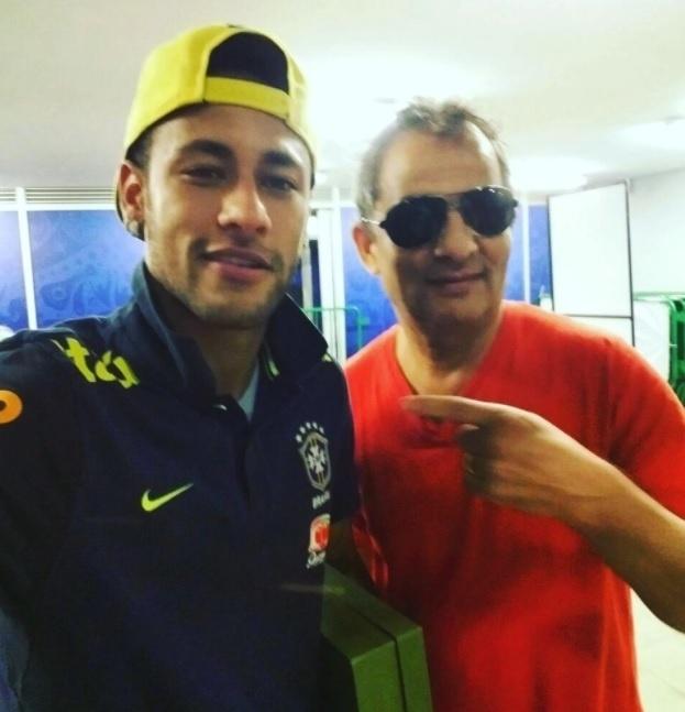 Zé Congonhas consegue foto com Neymar - Reprodução/Instagram/zecongonhasoficial