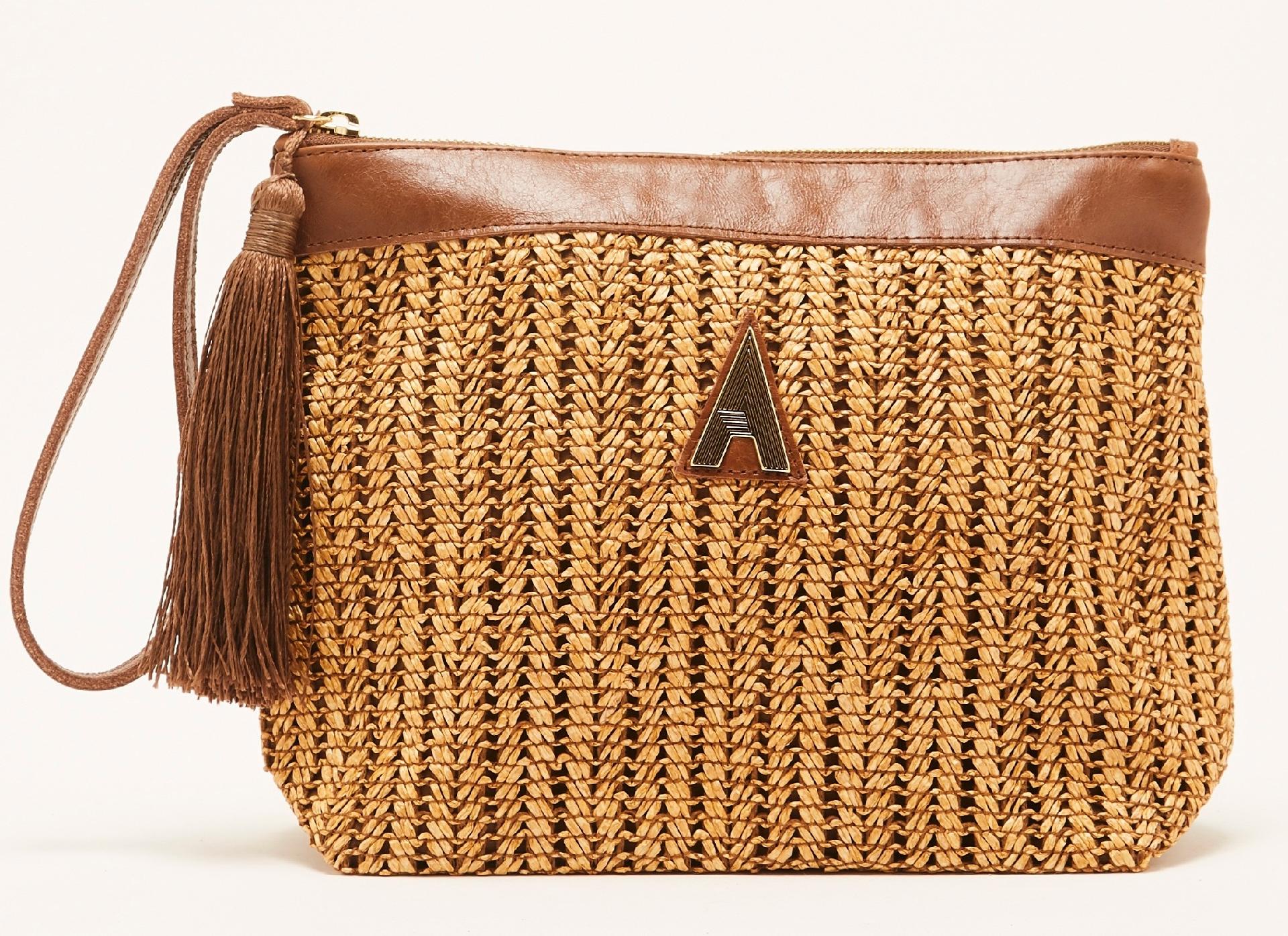 Nécessaire de palha, R$ 298, Animale, animale.com.br - Divulgação