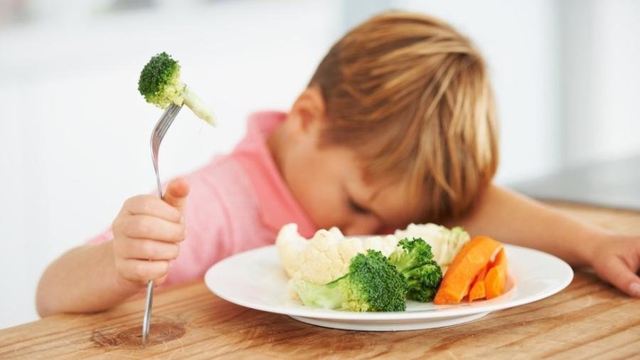 Resistência a alimentos novos durante os primeiros anos da infância tem raízes genéticas, sociais e até evolutivas - Getty Images