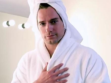 Henry Cavill mostra como ficou após raspar o bigode - Reprodução