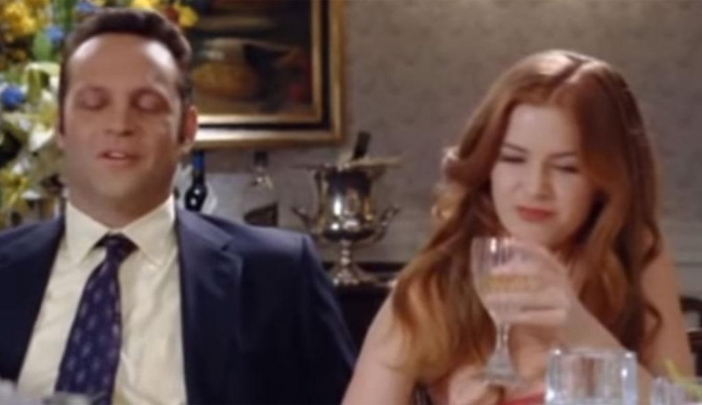 Vince Vaughn e Isla Fisher em cena de "Penetras Bons de Bico" (2005) - Reprodução