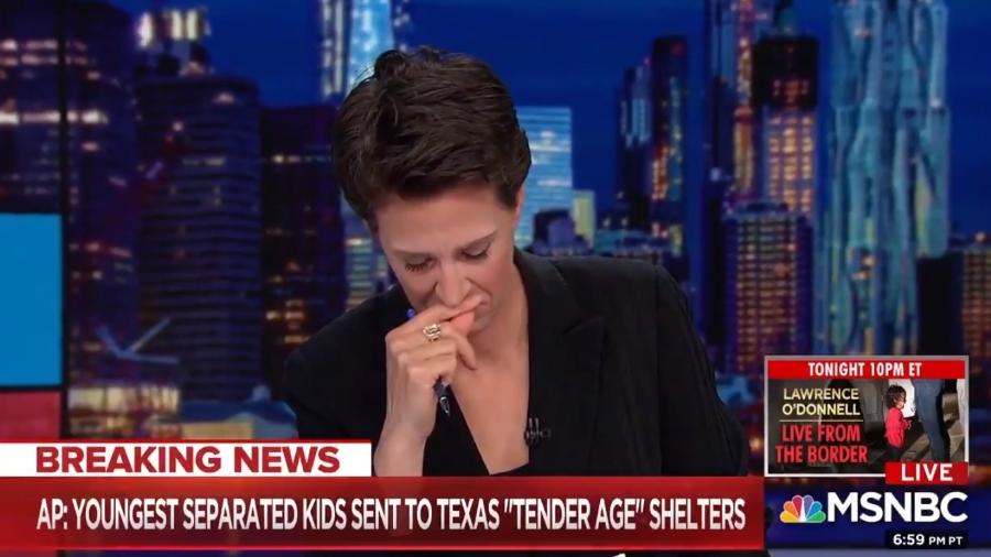 Rachel Maddow chora ao vivo em seu programa  - Reprodução/Twitter/MSNBC
