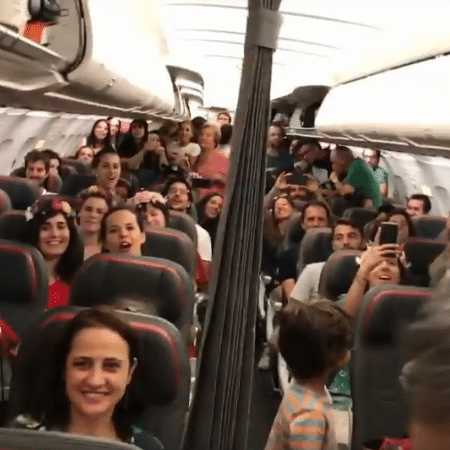 Portugueses homenageiam Caetano Veloso em voo - Reprodução/Facebook