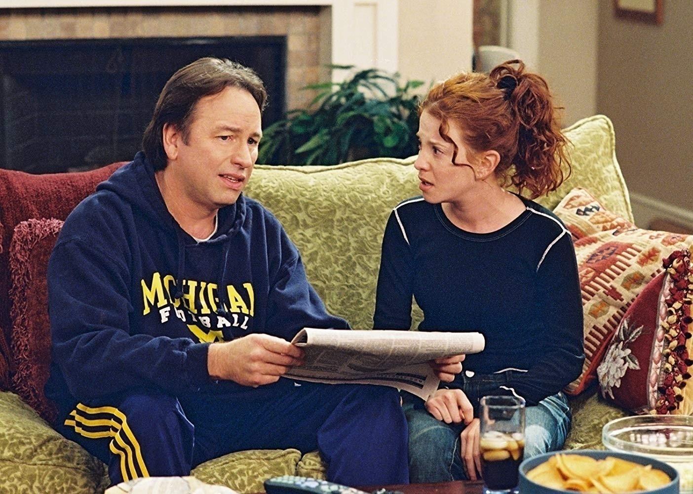 John Ritter e Amy Davidson em cena em "8 Regrinhas Básicas Para Namorar Minhas Filhas Adolescentes" - Divulgação
