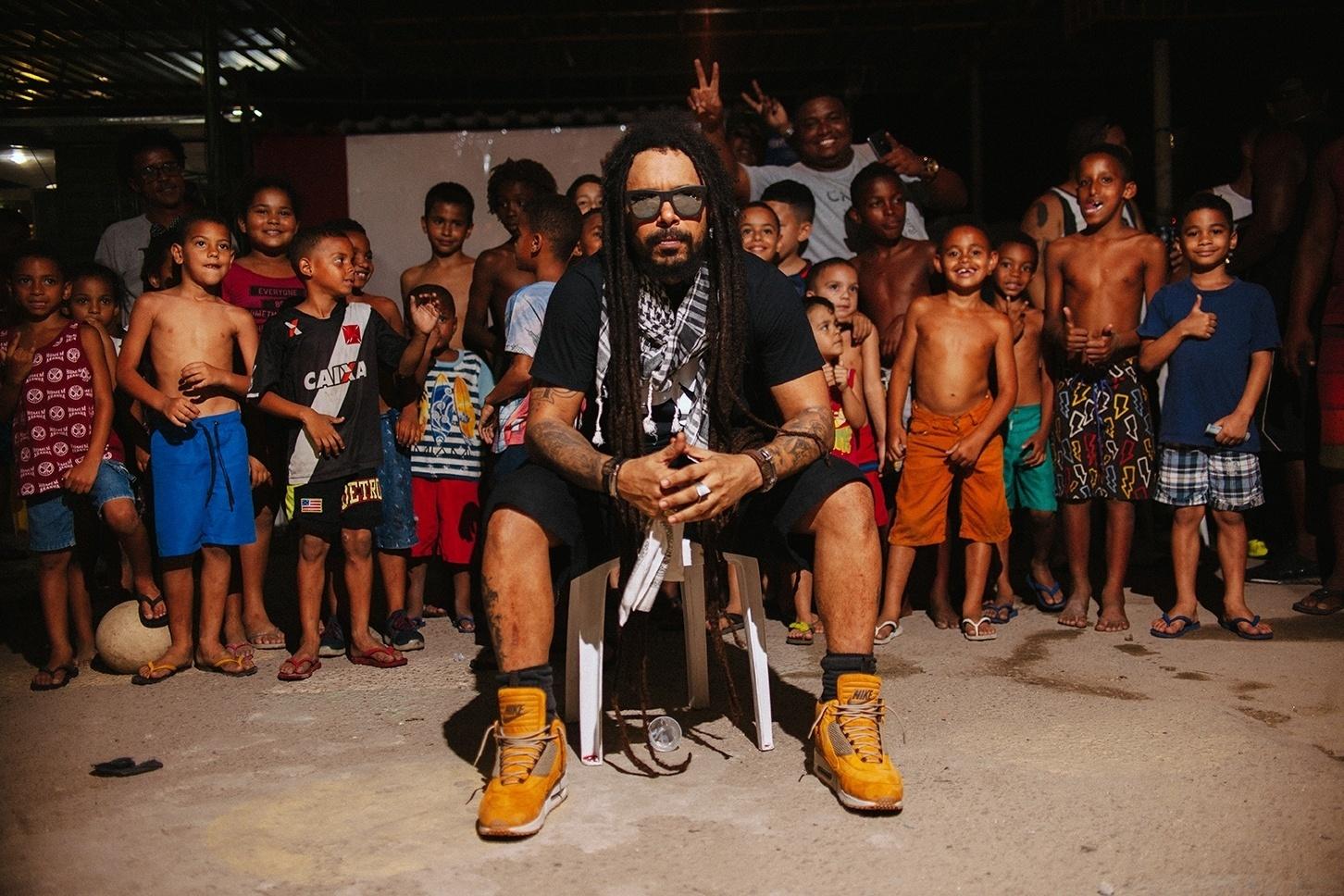Falcão escolheu o subúrbio do Engenho Novo para fazer fotos do seu novo trabalho - Rodolfo Magalhães