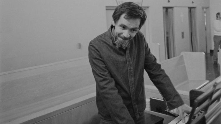 Manson toca piano na capela da prisão em 1984 - Michael Ochs Archives/Getty Images - Michael Ochs Archives/Getty Images