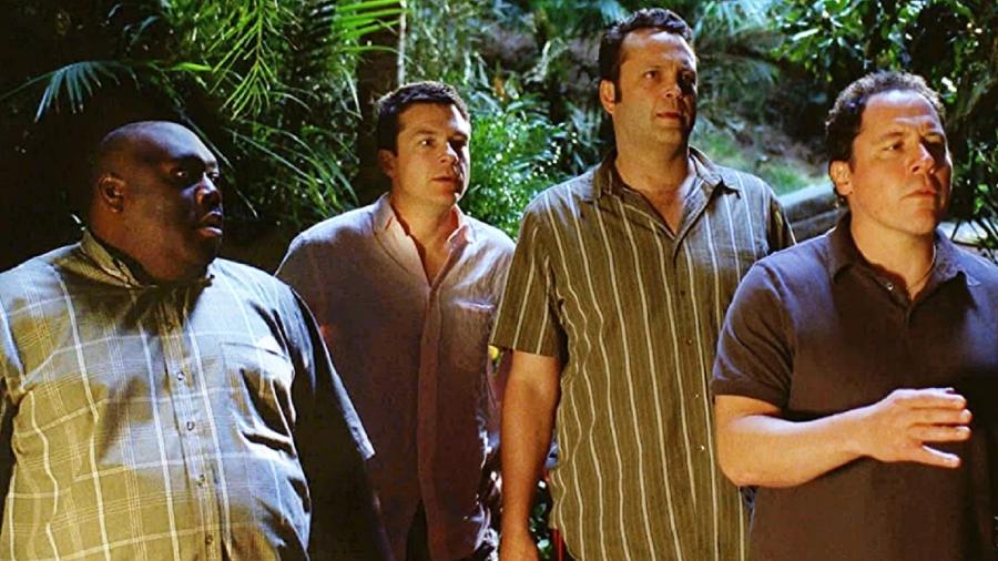 Faizon Love, Jason Bateman, Vince Vaughn e Jon Favreau em cena de "Encontro de Casais" - IMDB