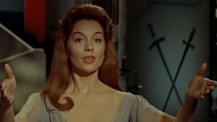 Barbara Shelley em cena de "Drácula, o Príncipe das Trevas" (1966) - Reprodução/Twitter