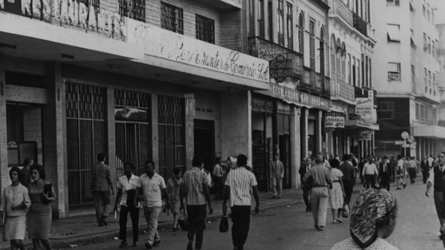 Livraria São José em seu endereço mais célebre, na rua São José, 38, 40 e 42, em foto de novembro de 1967 - JORNAL CORREIO DA MANHÃ/ARQUIVO NACIONAL
