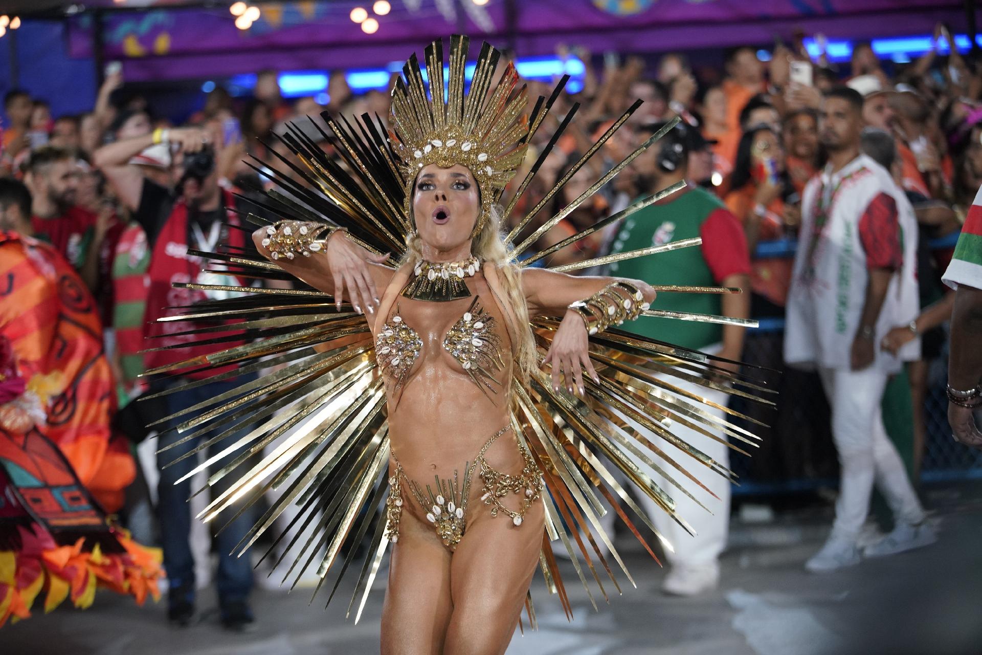 Monique Alfradique em desfile - Ricardo Borges/UOL