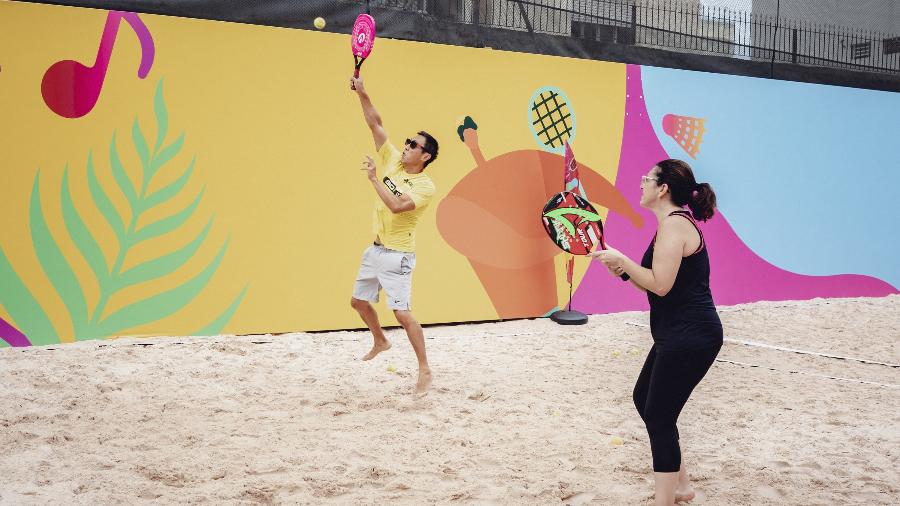 Beach tennis é uma das diversas atividades do UOL no Verão, espaço gratuito na cidade de São Paulo - Mariana Pekin