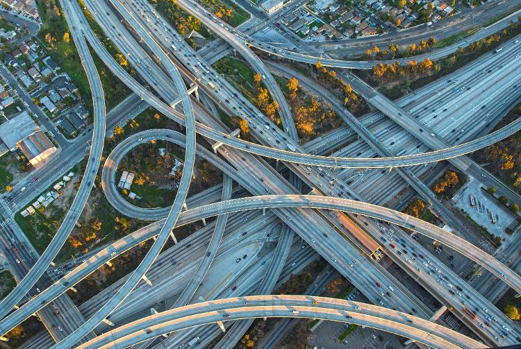 Viadutos em Los Angeles: a cidade é conhecida como a 'capital nacional dos carros', nos Estados Unidos Viadutos em Los Angeles: a cidade é conhecida como a 'capital nacional dos carros', nos Estados Unidos