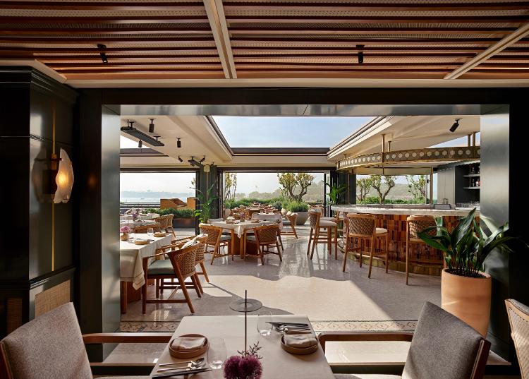 O restaurante Gallada, com janelões para o Bósforo, deve entrar na sua lista de descobertas no hotel