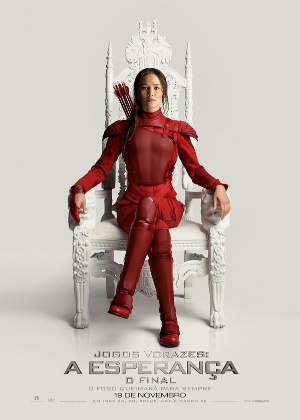 Katniss Everdeen (Jennifer Lawrence) sentada no trono de Panem - Divulgação