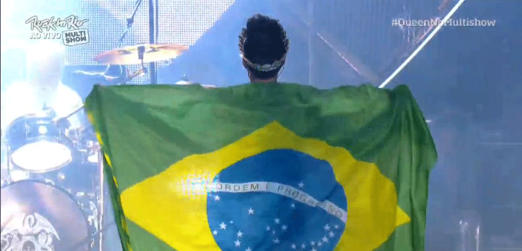 18.set.2015 - Adam Lambert se apresenta com o Queen no Rock in Rio 2015, que marca 30 anos de festival. A edição de 1985 contou com um show antológico da banda britânica - Reprodução