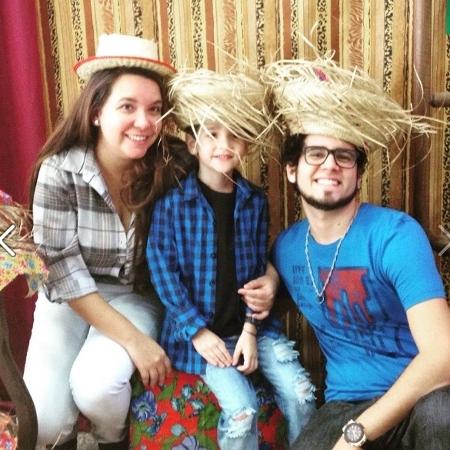 A analista de RH Carolina Paiva, 26, e o biólogo Rafael Sauce, 26, tiveram um filho, Vinicius, fruto do namoro de quatro anos e se dão muito bem.  - Arquivo Pessoal - Arquivo Pessoal