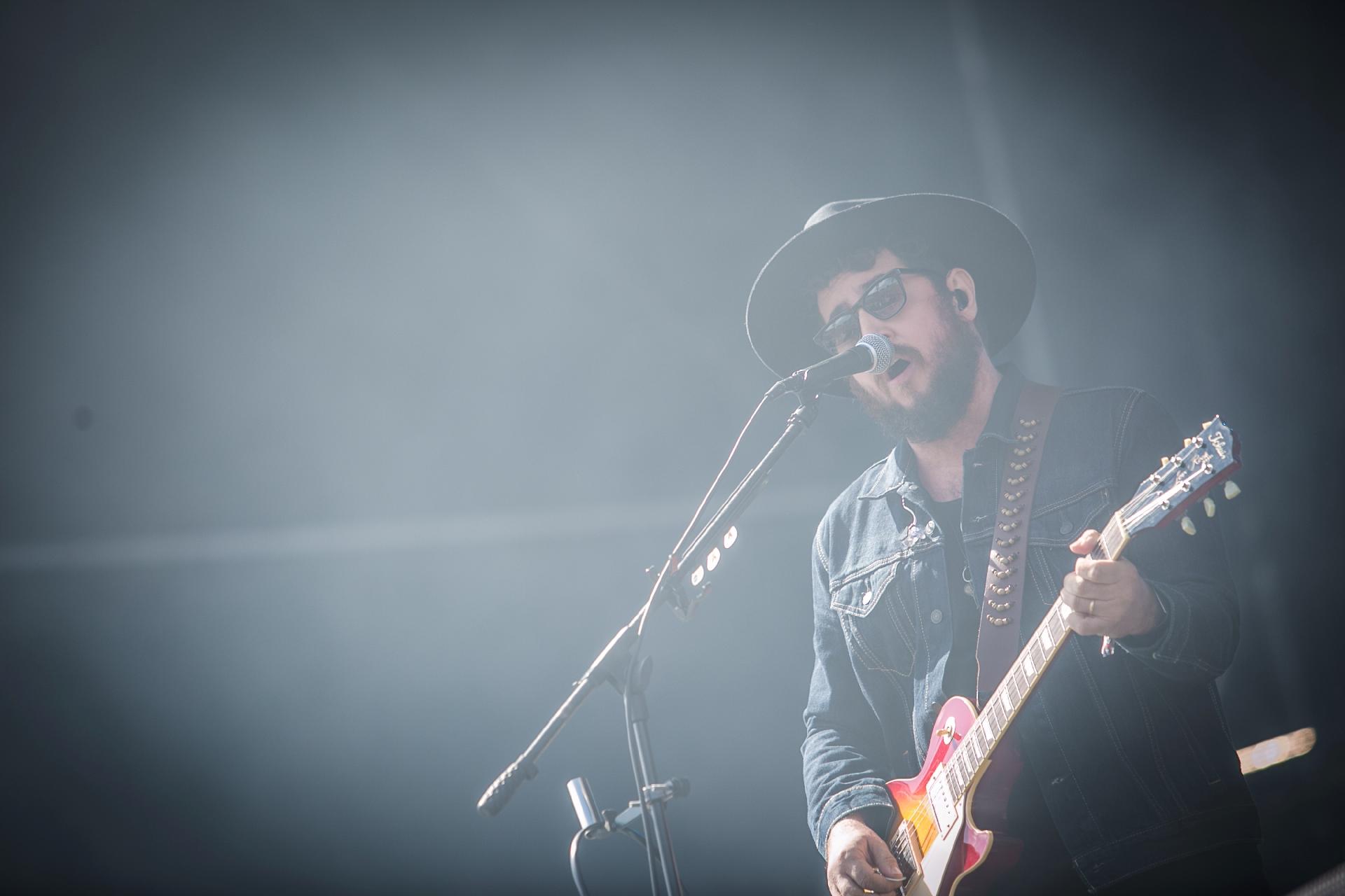 A banda Suricato foi uma das primeiras bandas a se apresentar no Lollapalooza, em São Paulo, no Autódromo de Interlagos. - Bruno Santos/UOL