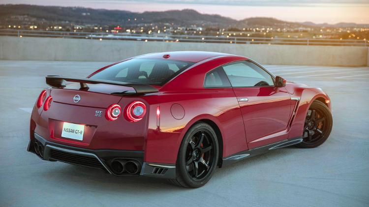 Nissan promete GT-R de rua com roupagem de pista para o ...