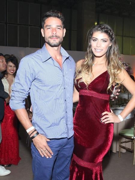 Os ex-BBBs14 Diego e Fran também marcam presença no casamento de Elis - Marcello  Sá Barretto / AgNews - Marcello  Sá Barretto / AgNews