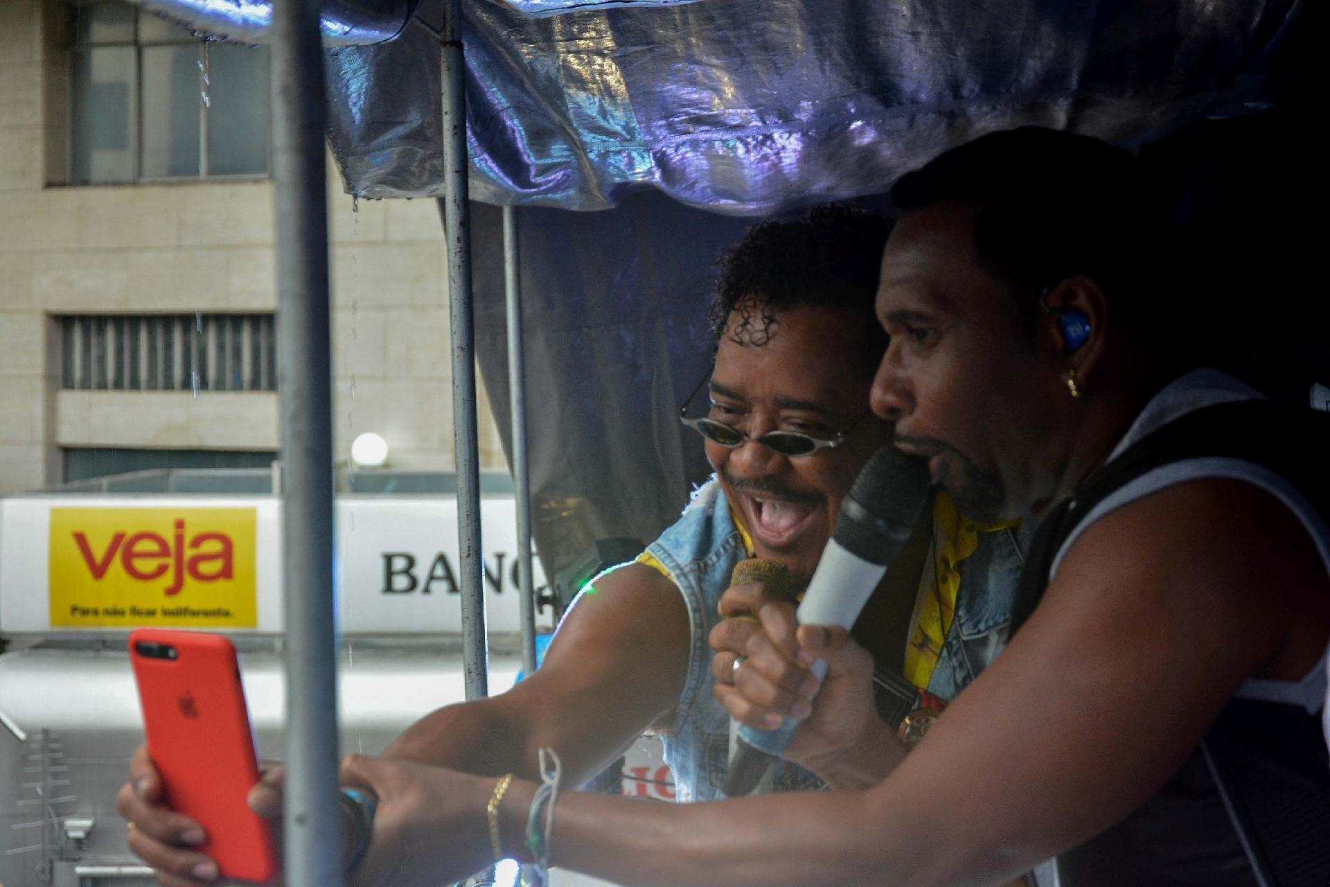 Compadre Washington e Beto Jamaica cantam em show do É o Tchan na Virada Cultural 2017, no Centro - Marcell Roncon/Futura Press/Estadão Conteúdo