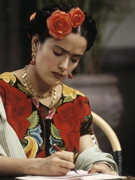 Salma Hayek no papel da pintora mexicana Frida Kahlo, papel que rendeu a atriz uma indicação ao Oscar - Divulgação