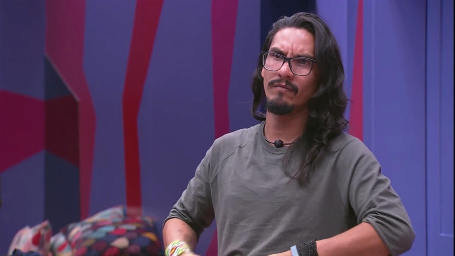 Vanderson conversa com sisters no quarto da casa - Reprodução/GloboPlay