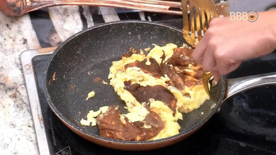 Paula erra receita de omelete na noite de hoje - Reprodução/Globoplay