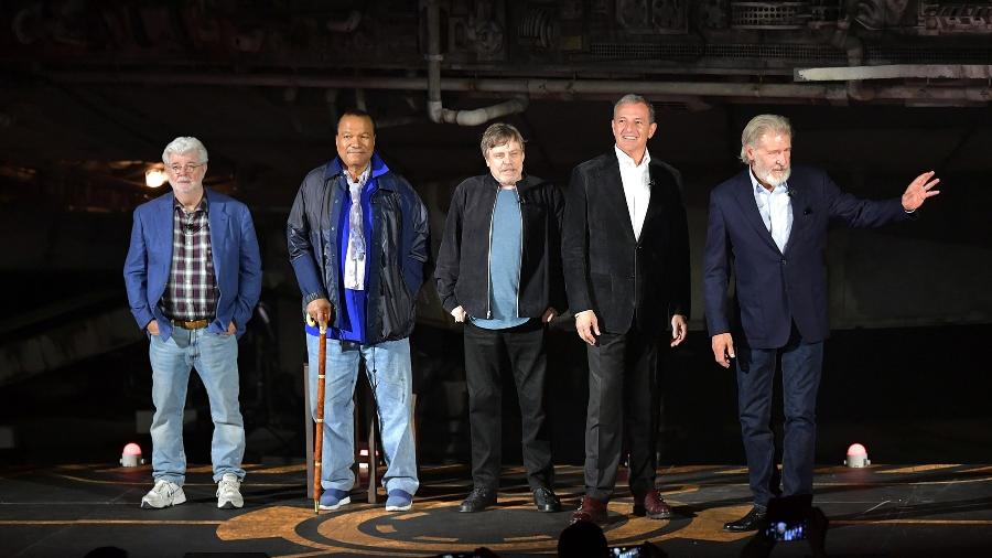 George Lucas, Billy Dee Williams, Mark Hamill, Bob Iger e Harrison Ford na inauguração do "Star Wars: Galaxy"s Edge" na Disneyland - Reprodução