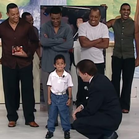 Luis Sales e o grupo Raça Negra com Silvio Santos no Topa Tudo por Dinheiro - Reprodução/SBT - Reprodução/SBT