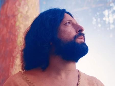 Gregório Duvivier é Jesus gay em especial de fim de ano do Porta dos Fundos na Netflix - Reprodução/Netflix