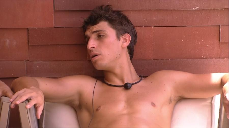 BBB 20 - Felipe conversa com Babu na varanda - Reprodução/Globoplay