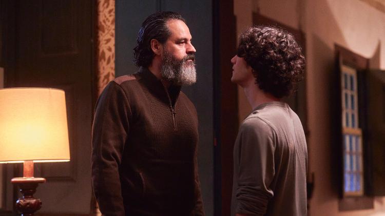 Nero (Bruno Garcia) e Alex (Caio Horowicz), seu filho, em 'Boca a Boca', da Netflix - Divulgação/Netflix - Divulgação/Netflix