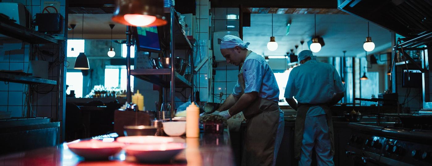 As chamadas "dark kitchens" são alternativa para redes de restaurantes e pequenos empresários; mas algumas atuam na informalidade - Getty Images