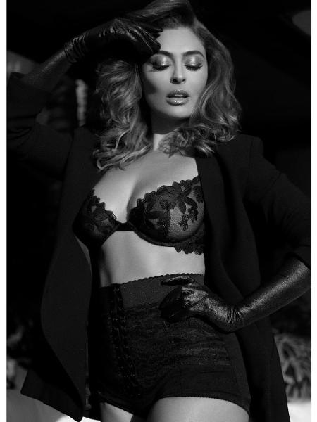 Juliana Paes posa de lingerie preta - Reprodução / Instagram